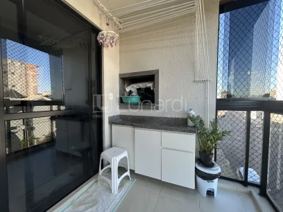 Foto Apartamento com 2 Dormitórios