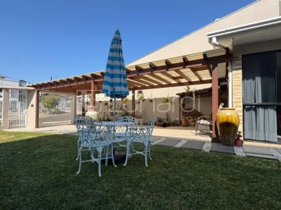 Foto Casa com 2 Dormitórios
