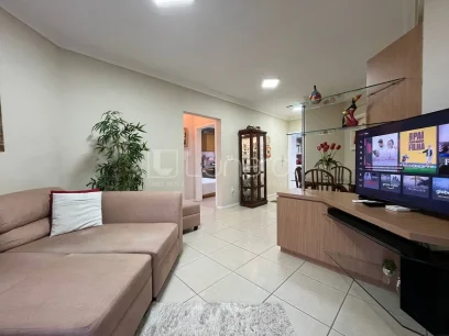 Foto Apartamento com 2 Dormitórios