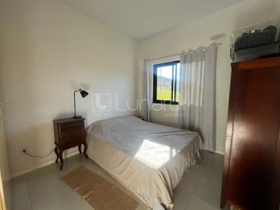 Foto Casa em Condomínio com 2 Dormitórios