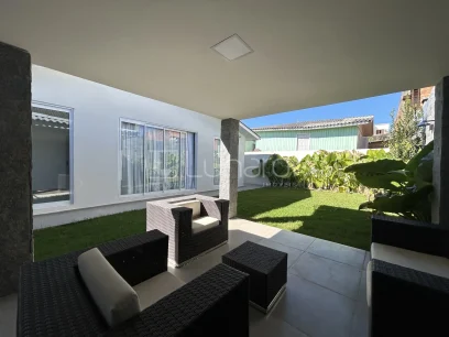 Foto Casa com 4 Dormitórios