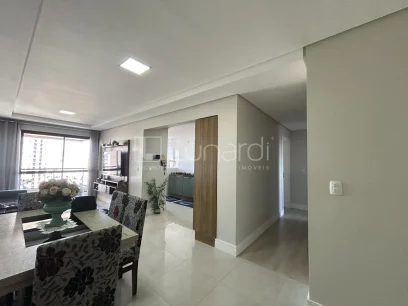 Foto Apartamento com 3 Dormitórios