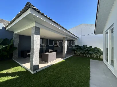 Foto Casa com 4 Dormitórios