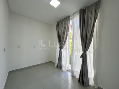 Foto Casa com 4 Dormitórios