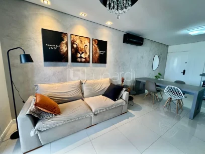 Foto Apartamento com 2 Dormitórios