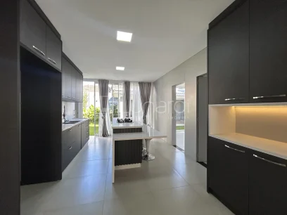Foto Casa com 4 Dormitórios