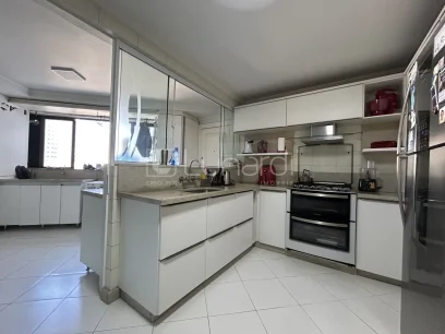 Foto Apartamento com 3 Dormitórios