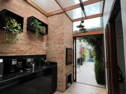 Foto Casa com 3 Dormitórios