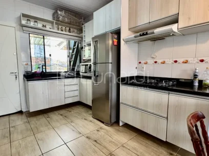 Foto Casa com 2 Dormitórios