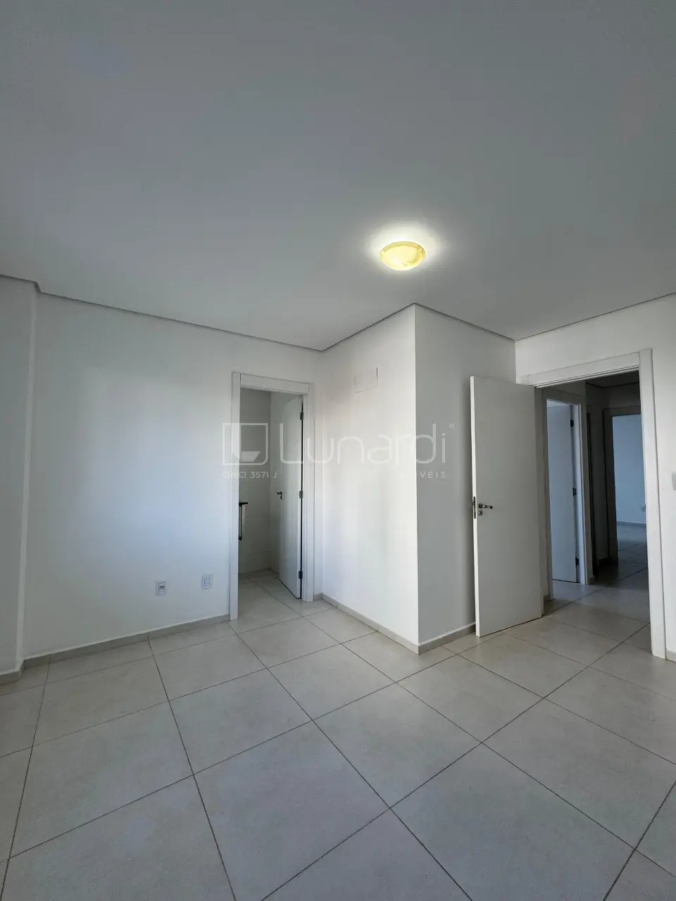 Foto Apartamento com 3 Dormitórios