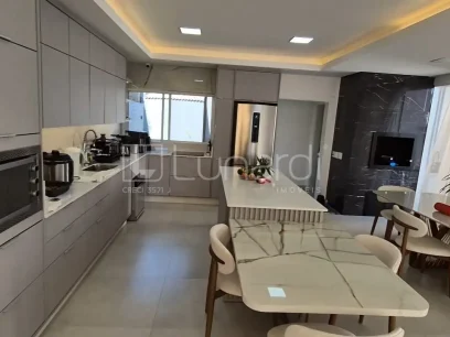 Foto Casa com 3 Dormitórios