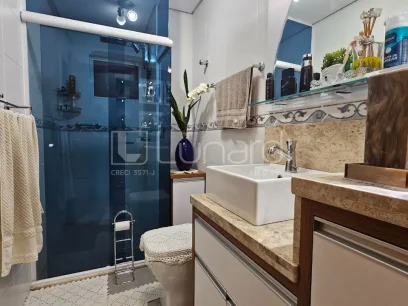 Foto Apartamento com 2 Dormitórios