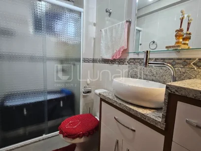 Foto Apartamento com 2 Dormitórios