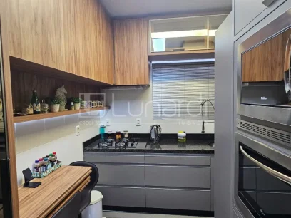 Foto Apartamento com 2 Dormitórios