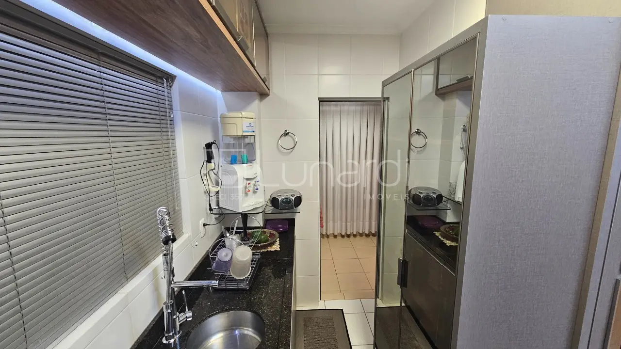 Foto Apartamento com 2 Dormitórios