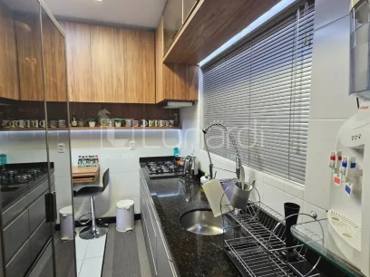 Foto Apartamento com 2 Dormitórios