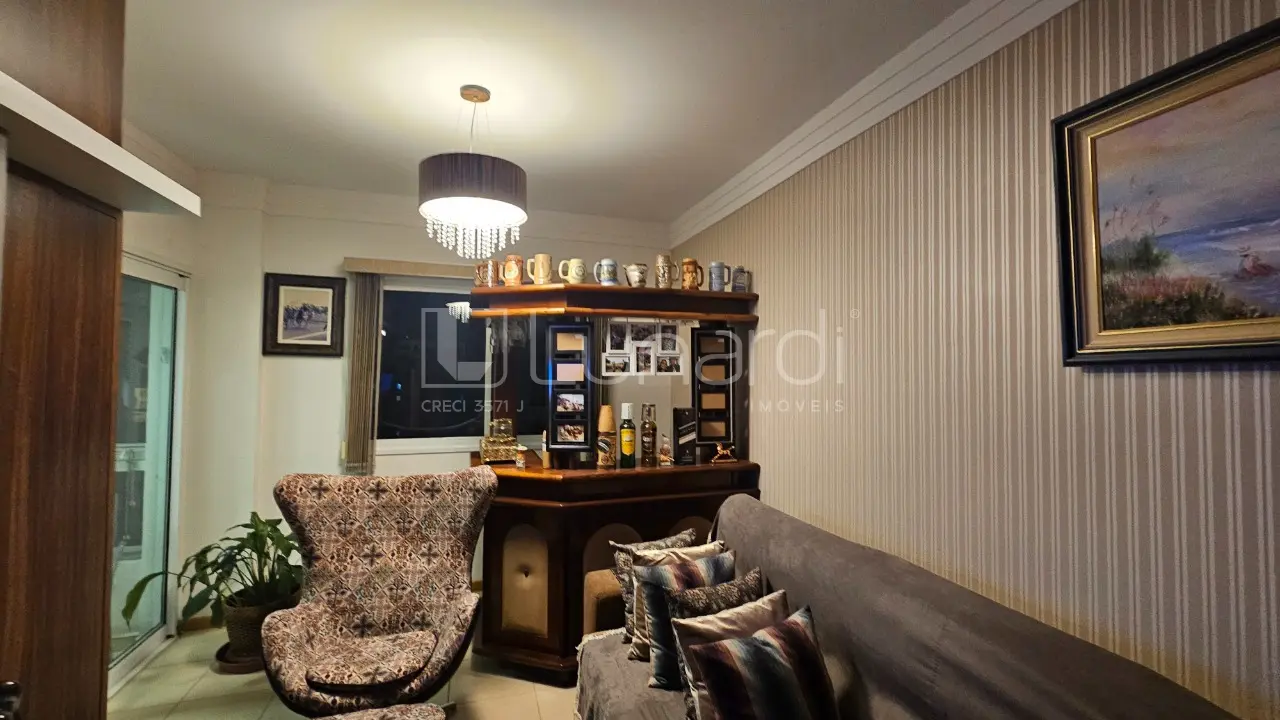 Foto Apartamento com 2 Dormitórios