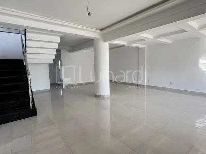 Foto Casa com 4 Dormitórios