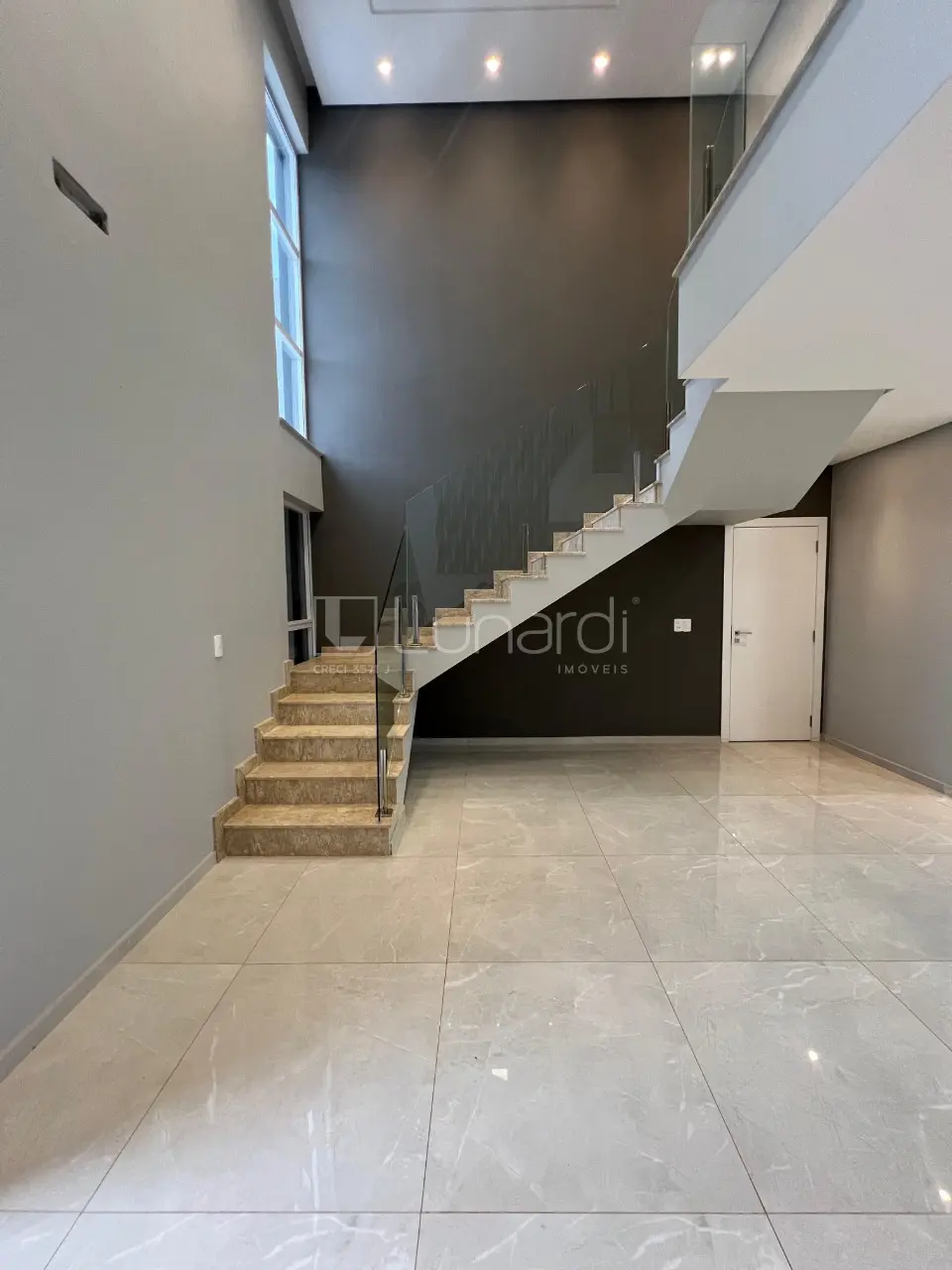 Foto Sobrado com 3 Suítes