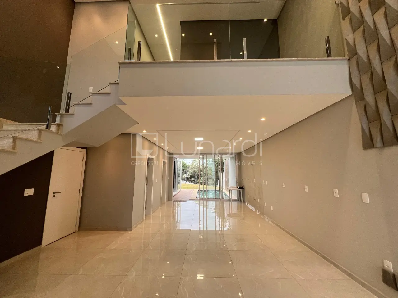 Foto Sobrado com 3 Suítes