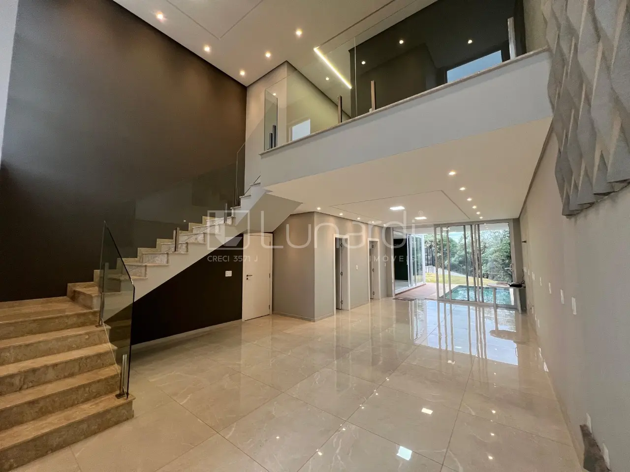 Foto Sobrado com 3 Suítes