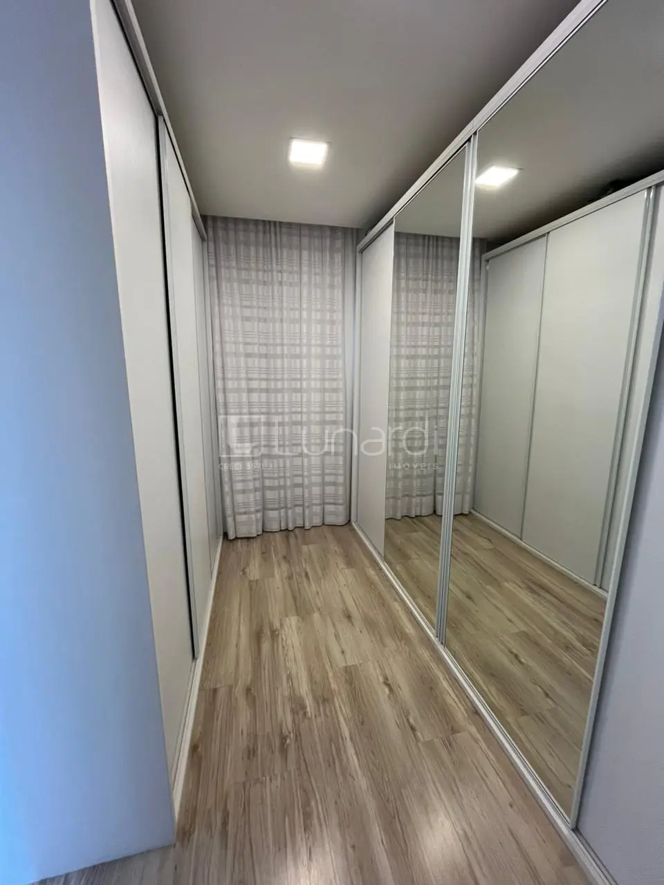 Foto Apartamento com 2 Dormitórios