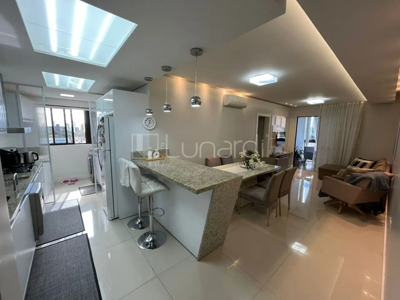 Foto Apartamento com 2 Dormitórios