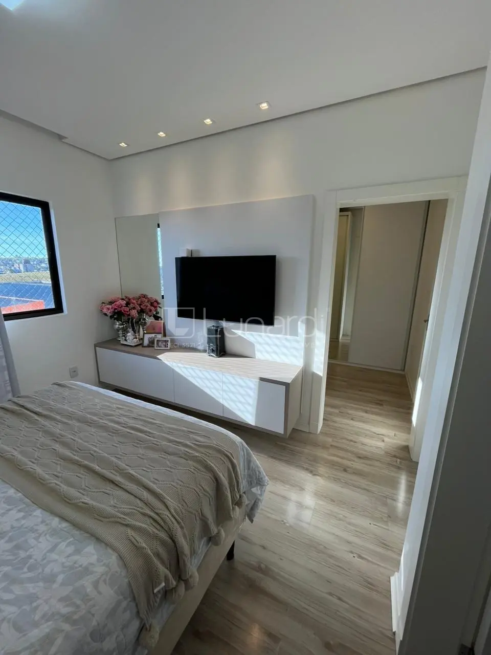 Foto Apartamento com 2 Dormitórios