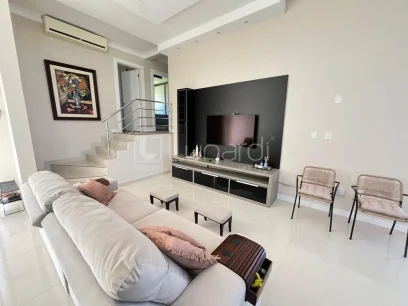 Foto Casa com 4 Dormitórios