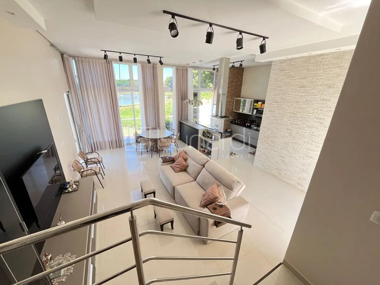 Foto Casa com 4 Dormitórios