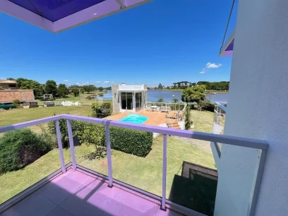 Foto Casa com 4 Dormitórios