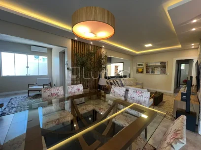 Foto Casa com 3 Dormitórios
