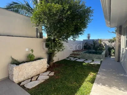 Foto Casa com 3 Dormitórios