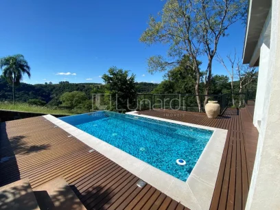 Foto Casa em Condomínio com 3 Dormitórios