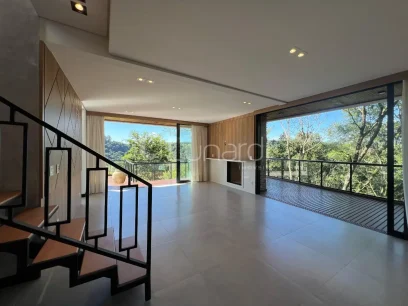 Foto Casa em Condomínio com 3 Dormitórios