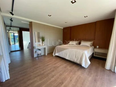 Foto Casa em Condomínio com 3 Dormitórios