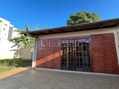 Foto Casa com 4 Dormitórios