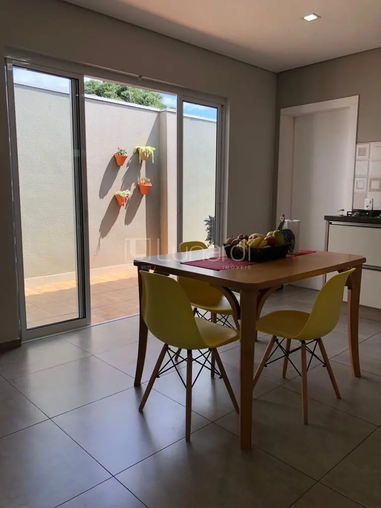 Foto Casa com 3 Dormitórios