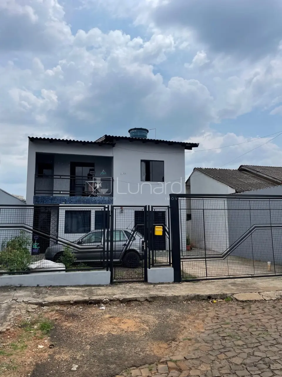 Casa à venda com 4 dormitórios, 1 banheiro, 2 vagas de garagens e 146m² de área privativa no bairro Efapi