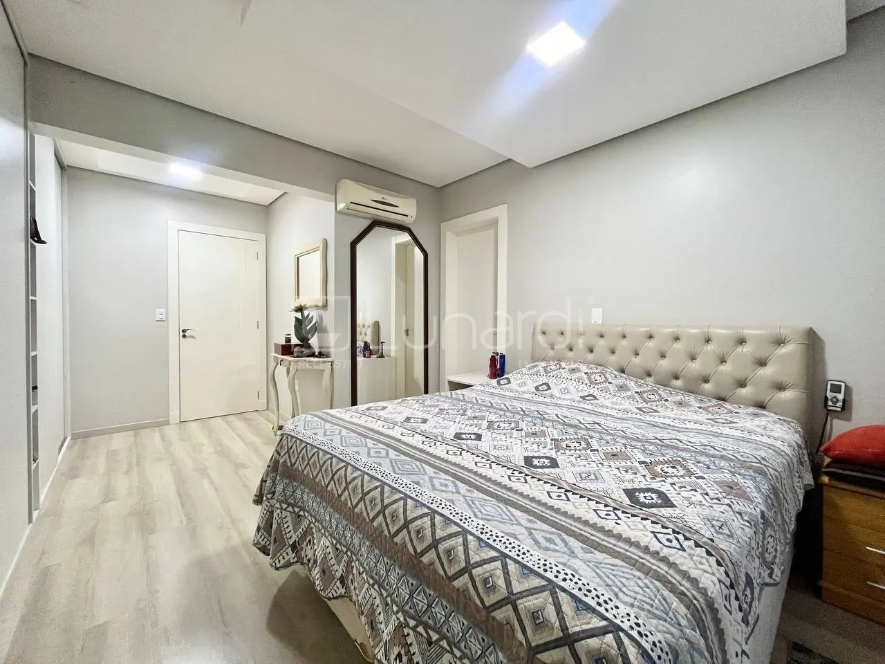 Foto Apartamento com 3 Dormitórios