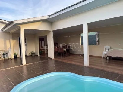 Foto Casa com 3 Dormitórios