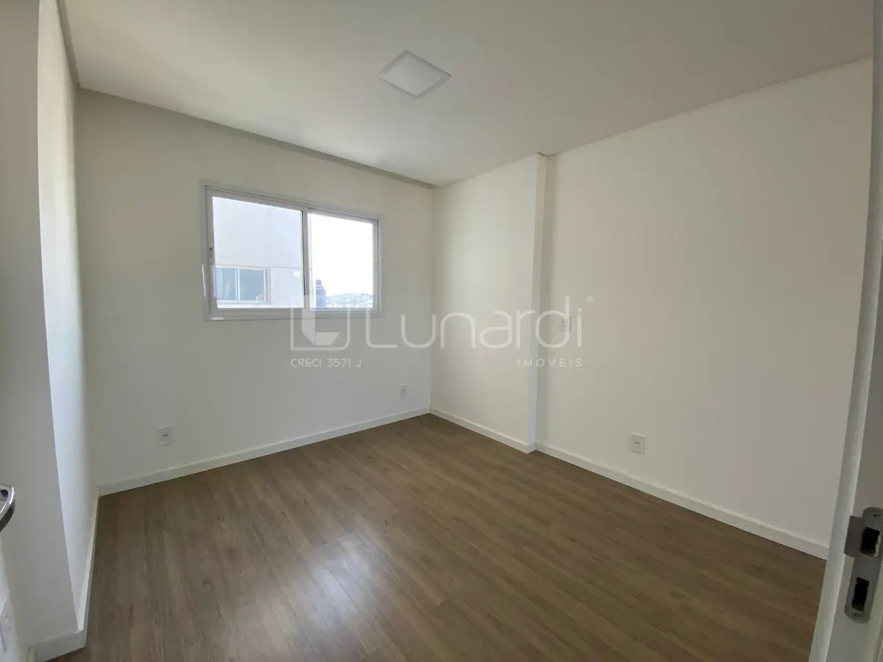 Foto Apartamento com 3 Dormitórios