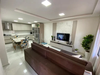 Foto Sobrado com 3 Dormitórios