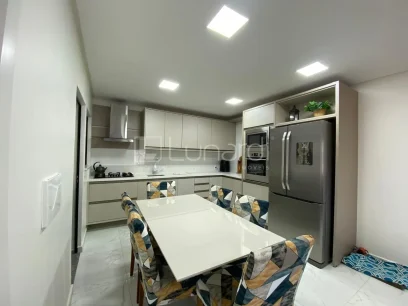 Foto Sobrado com 3 Dormitórios