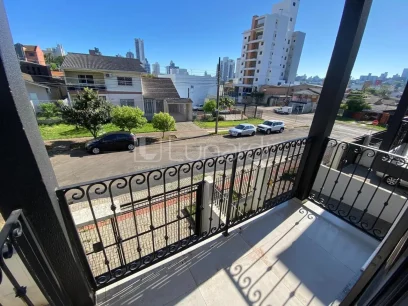 Foto Sobrado com 3 Dormitórios