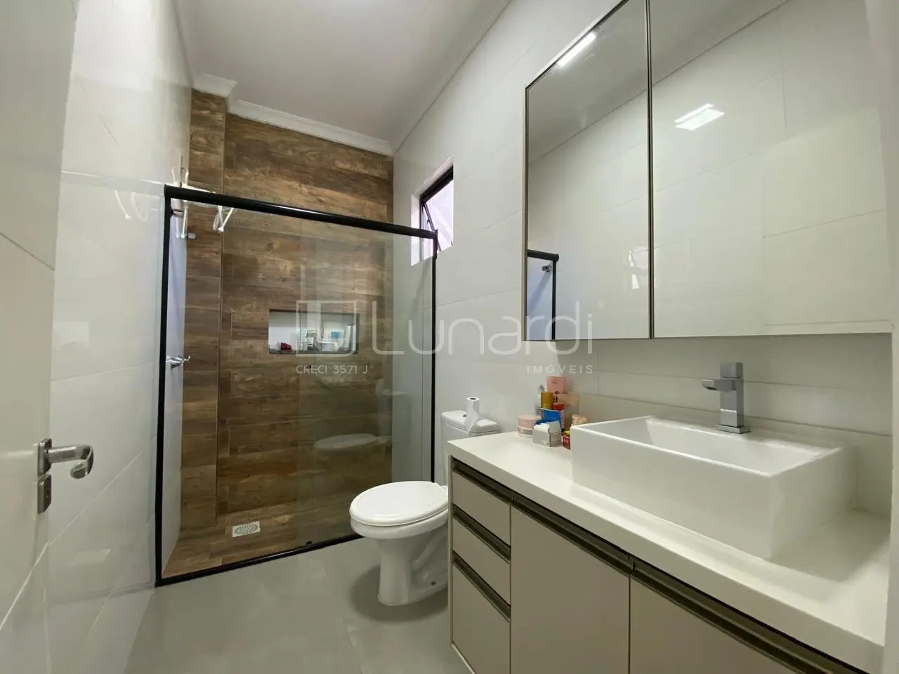 Foto Sobrado com 3 Dormitórios