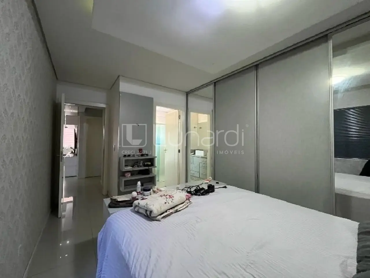 Foto Apartamento com 3 Dormitórios