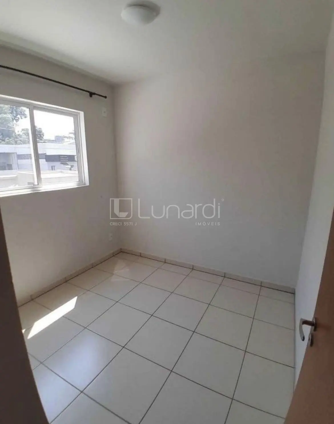 Foto Apartamento com 2 Dormitórios