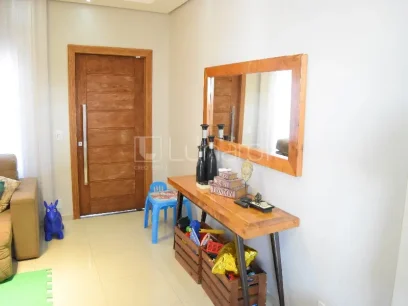 Foto Casa com 2 Dormitórios