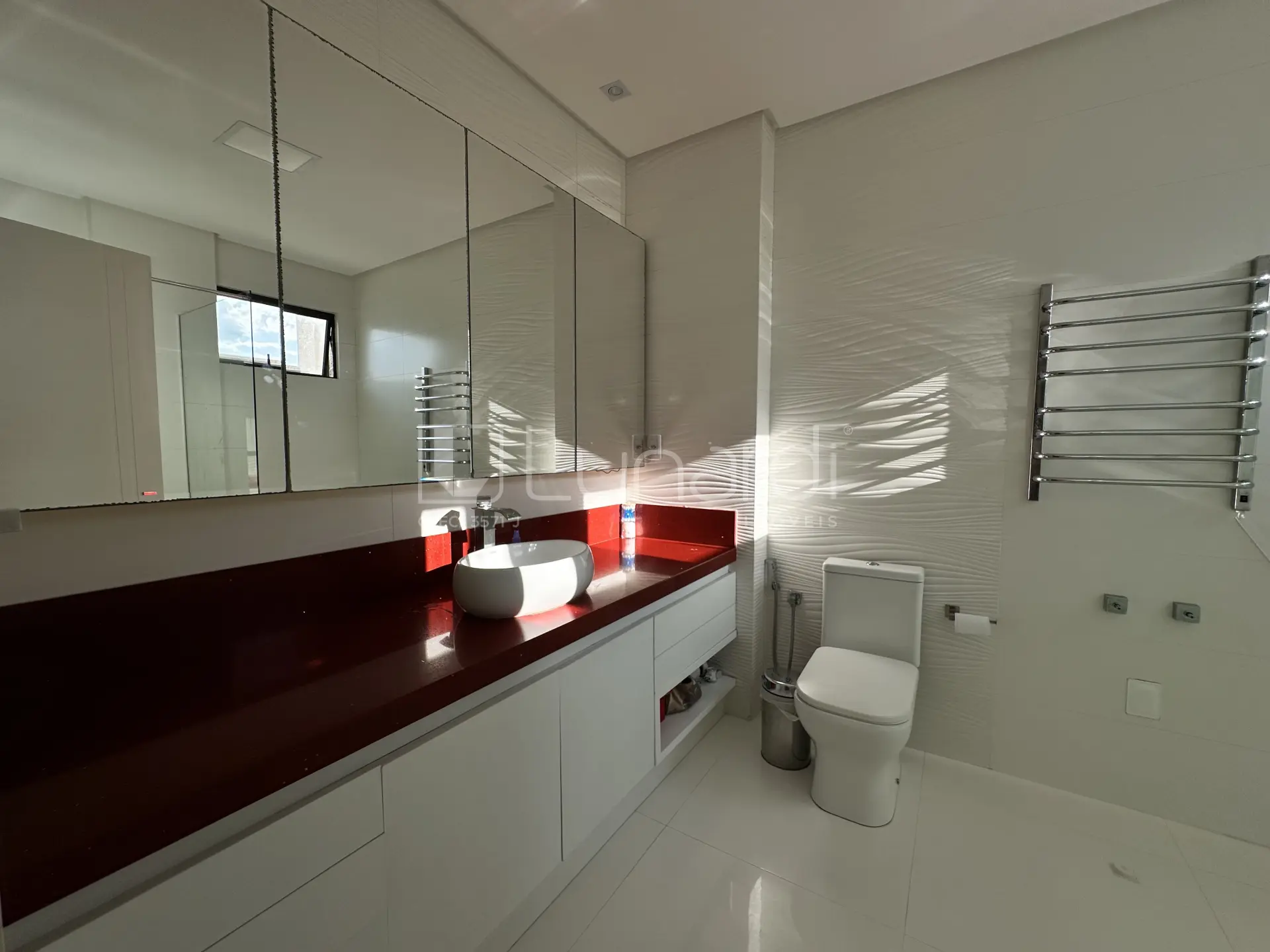 Foto Apartamento com 3 Suítes